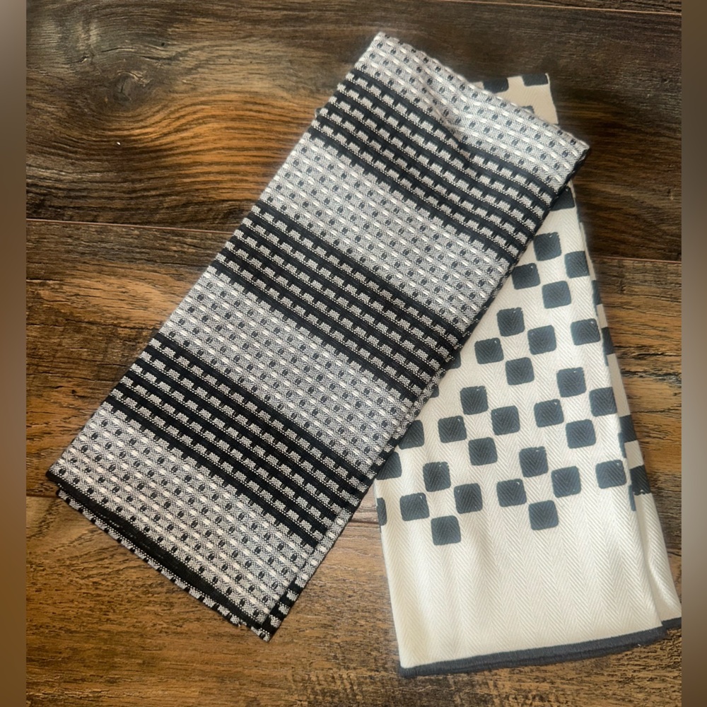 Set of 2 Dish Towels - Black and White Patterned ~ New - Picture 4 of 4
